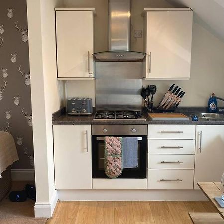 Upper 2 Bedroom Apartment In The Heart Of Jesmond Newcastle upon Tyne Exterior photo