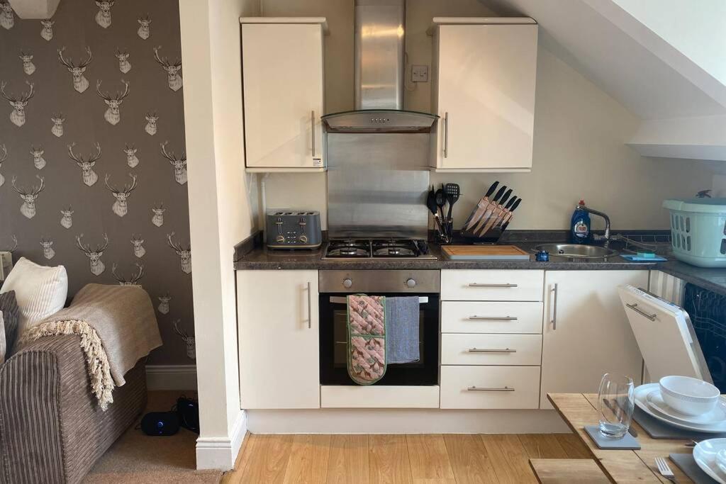 Upper 2 Bedroom Apartment In The Heart Of Jesmond Newcastle upon Tyne Exterior photo