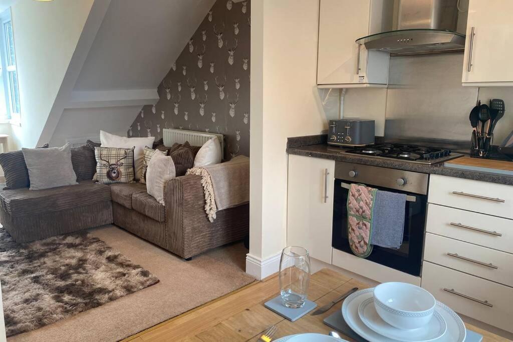 Upper 2 Bedroom Apartment In The Heart Of Jesmond Newcastle upon Tyne Exterior photo